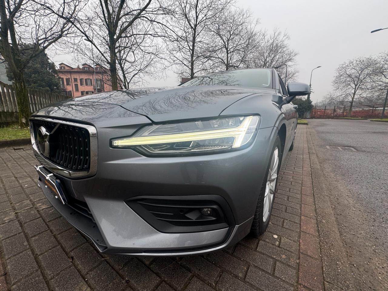 Volvo V60 2.0 d3 Momentum Business Pro auto my21