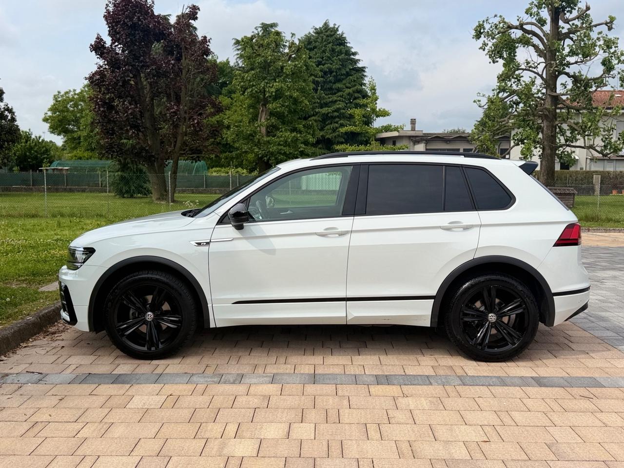 Volkswagen Tiguan 2.0 TDI R-Line SCR 4MOTION Advanced BlueMotion Technology