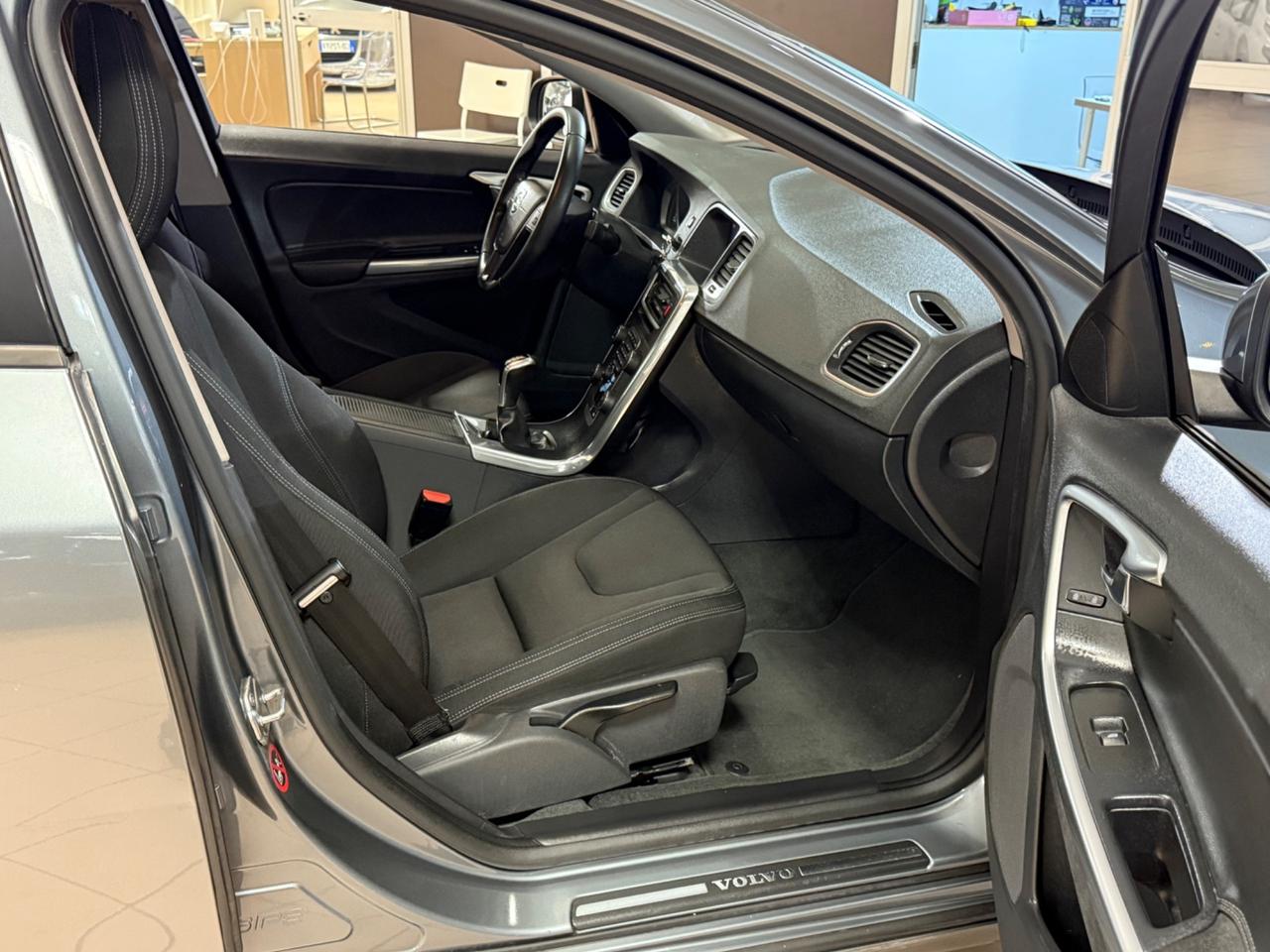 Volvo S60 D2 R-design