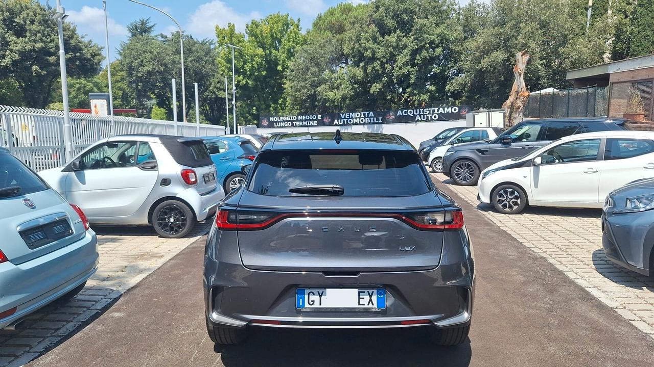 Lexus LBX Hybrid Emotion