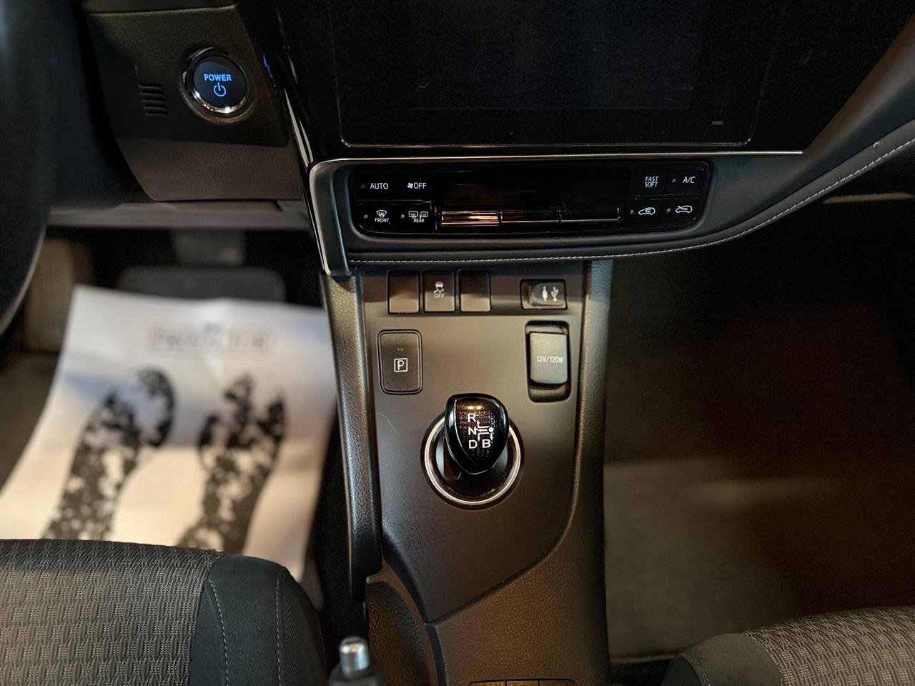 Toyota Auris 1.8 Hybrid Black Edition AUTOMATICA NEOPATENTATI