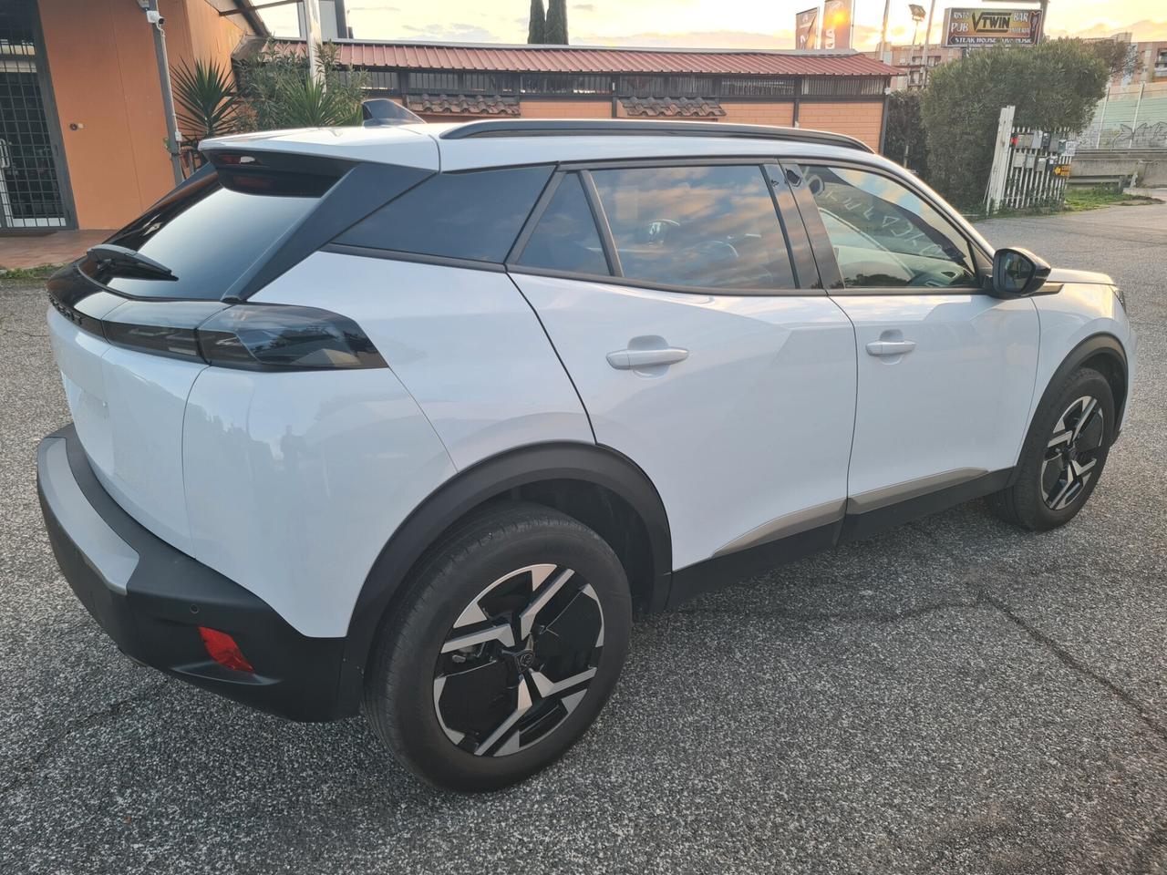 Peugeot 2008 PureTech 100 S&S Allure*NAVIGATORE*CARPLAY*