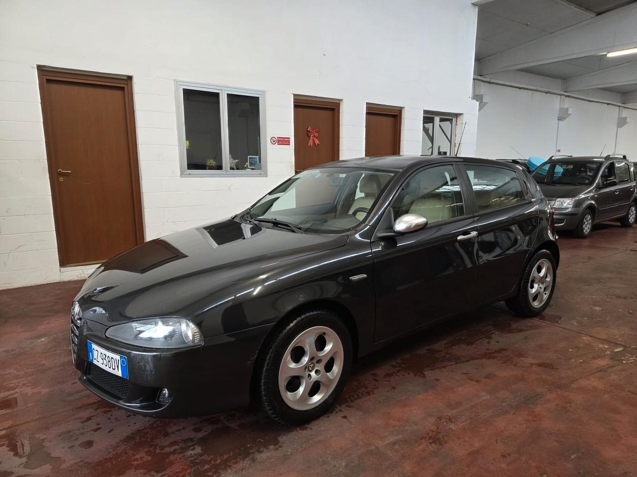 Alfa Romeo 147 1.6 16V 5P BLACK LINE GPL