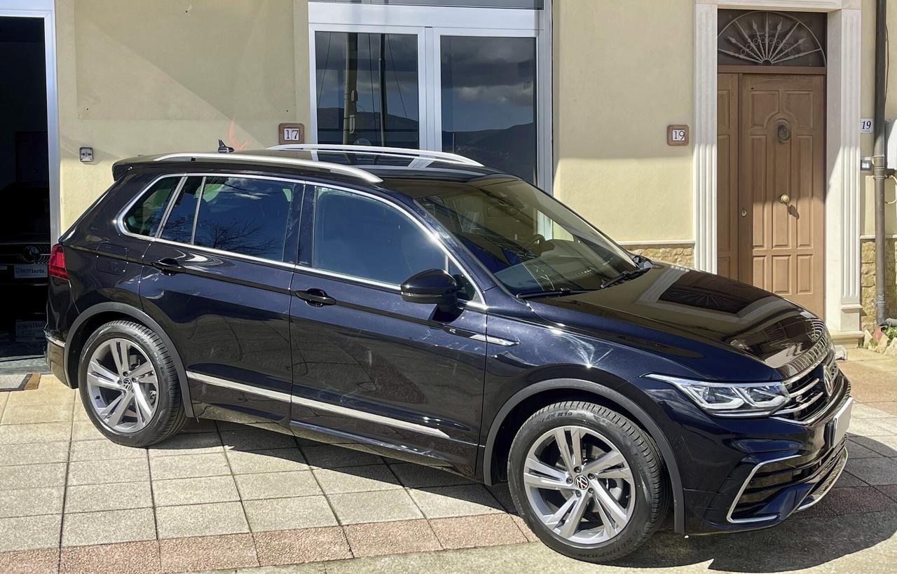 Volkswagen Tiguan 2.0 TDI 150 CV SCR DSG R-Line Fari IQ.LIGHT LED MATRIX--Digital Cockpit Pro 10,25", Navi