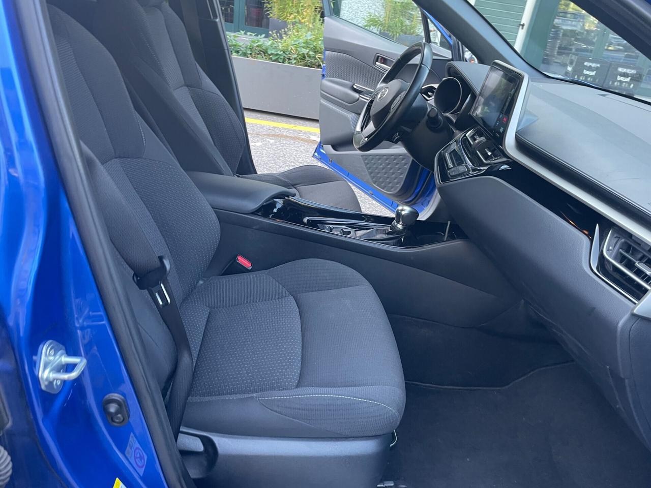 Toyota C-HR 1.8 Hybrid*Automatik*Naopatentati*Solo 50000km