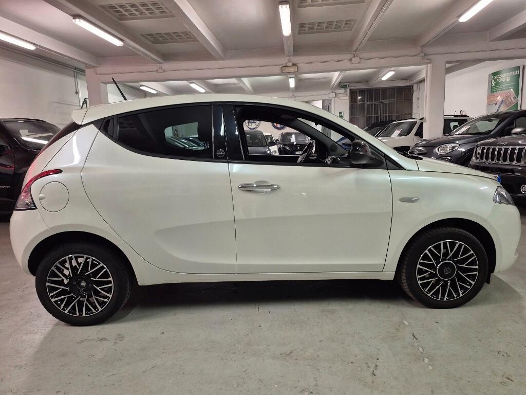 Lancia Ypsilon 1.0 FireFly 5 porte S&S Hybrid Ecochic Gold