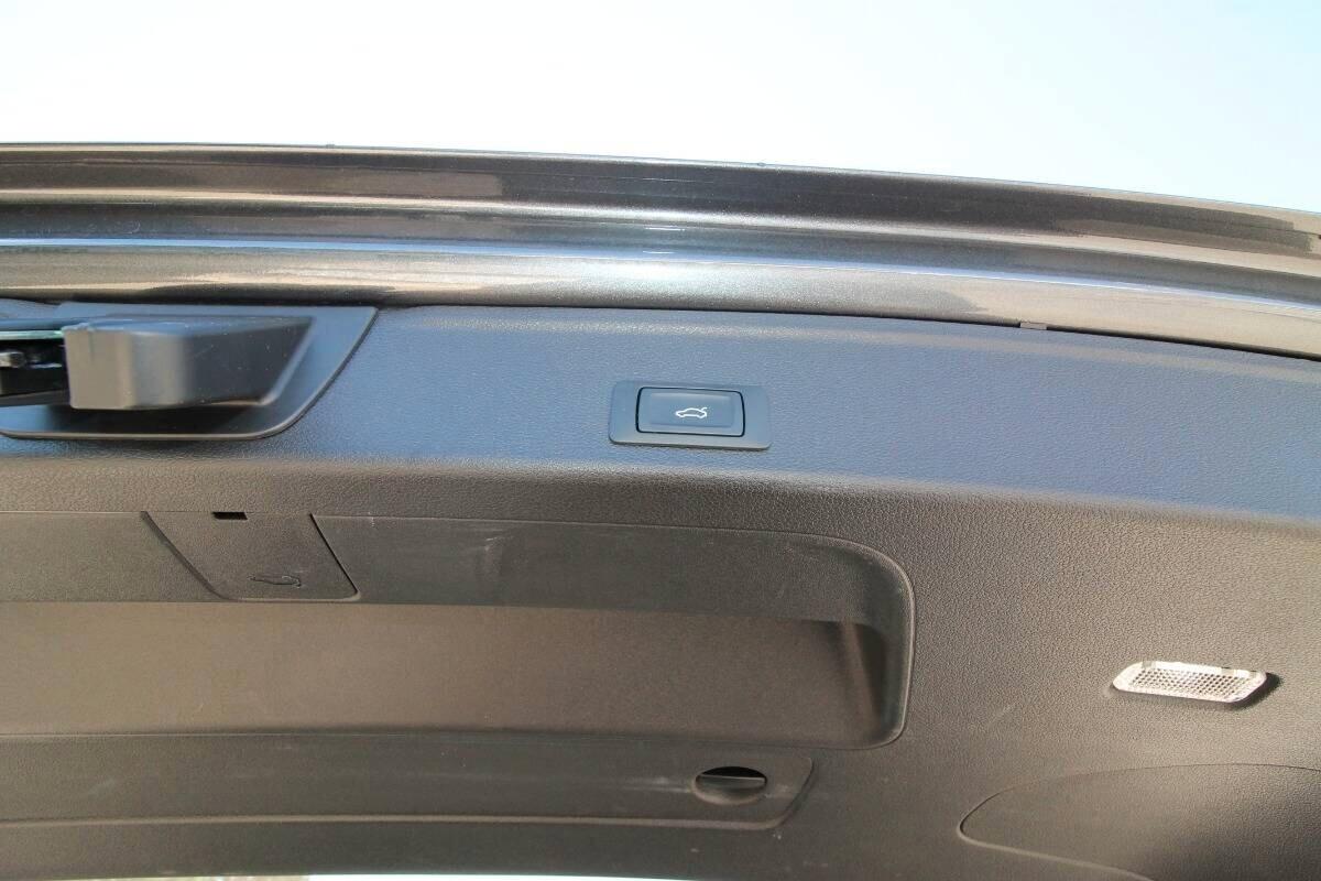 Audi A4 Avant 40 TDI quattro S line edition 2024