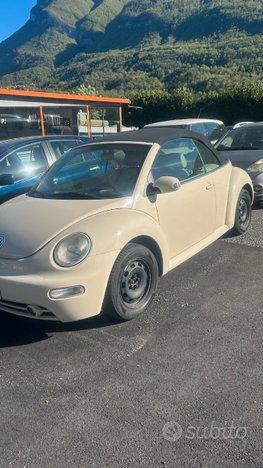 VOLKSWAGEN New Beetle - 2004