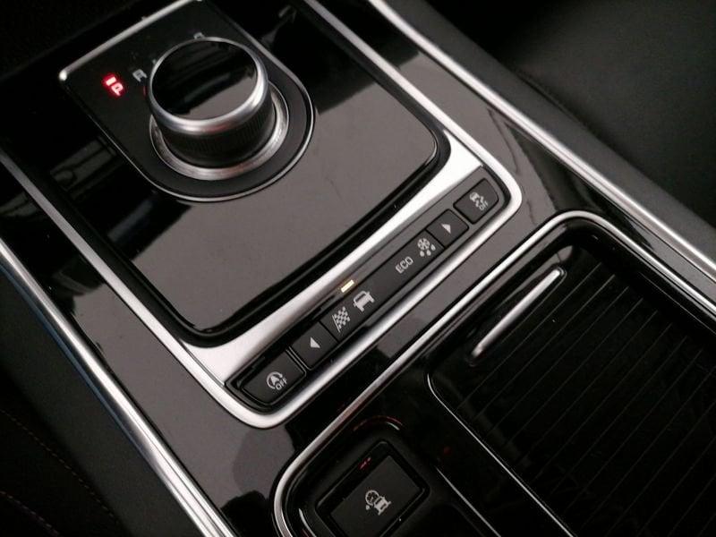 Jaguar XE 2.0d i4 Prestige 180cv auto my19