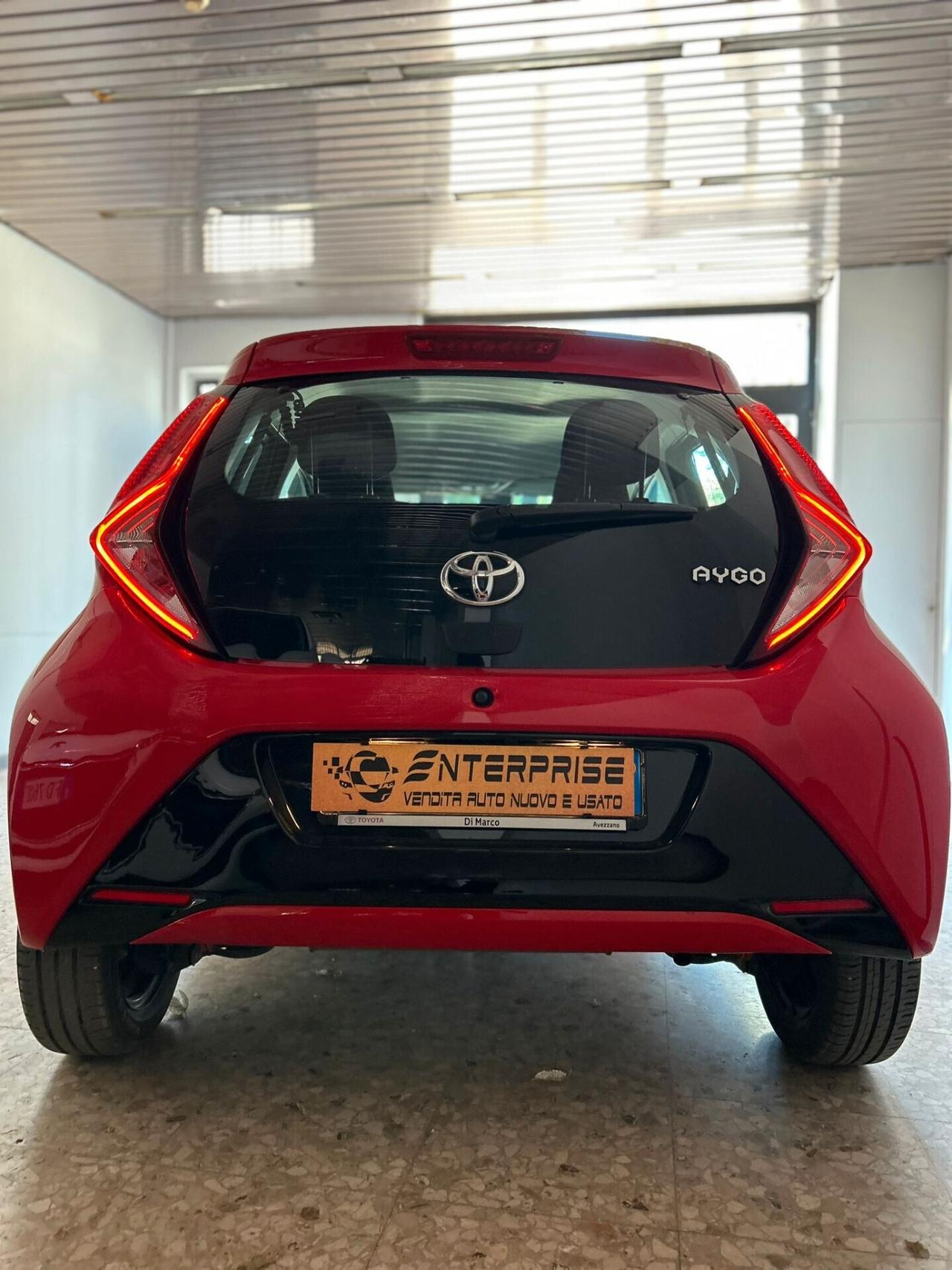 Toyota Aygo Connect 1.0 VVT-i 72 CV 5 porte x-clusiv