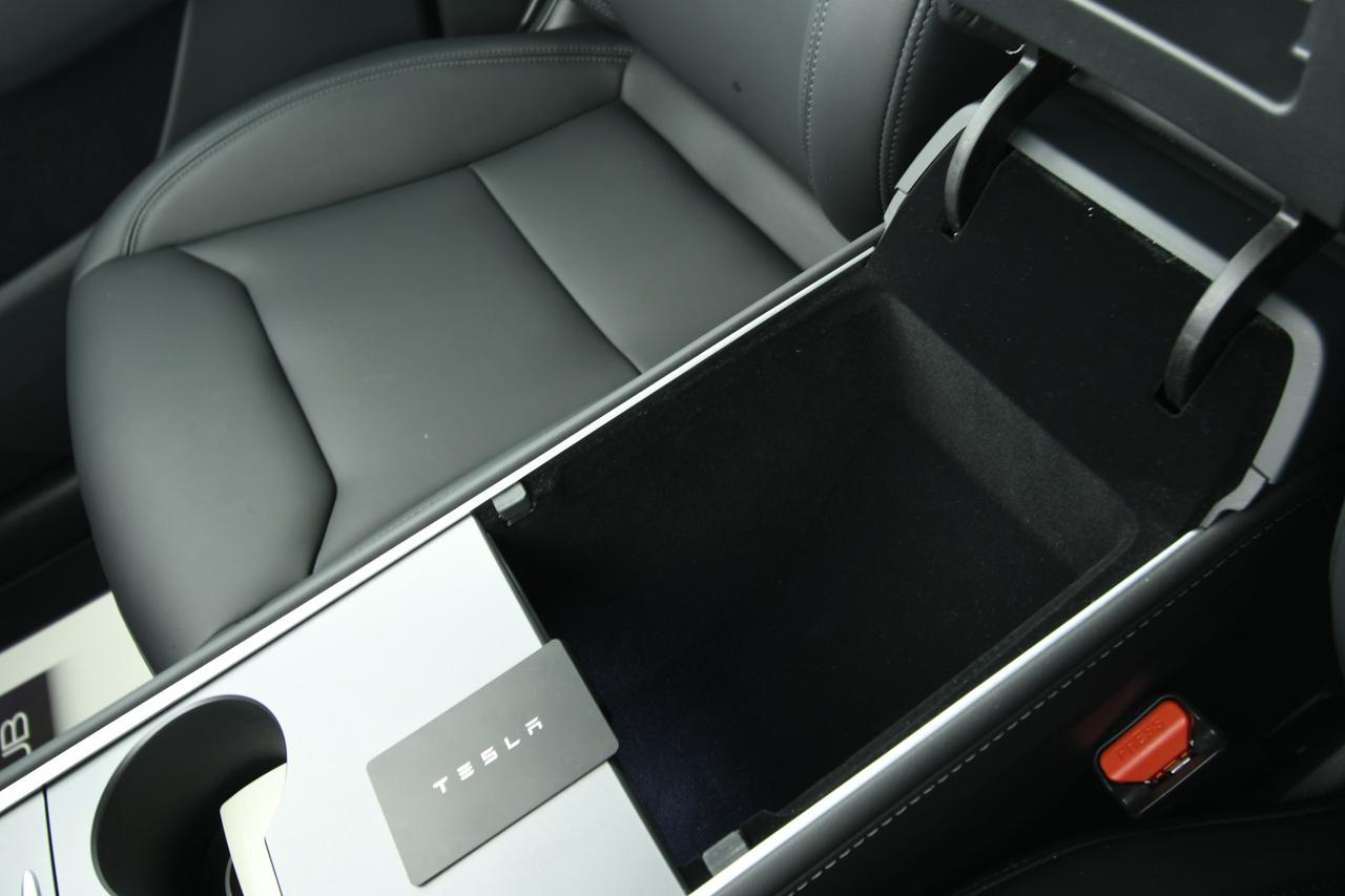 TESLA Model Y Long Range Dual Motor awd + AUTOPYLOT MAX