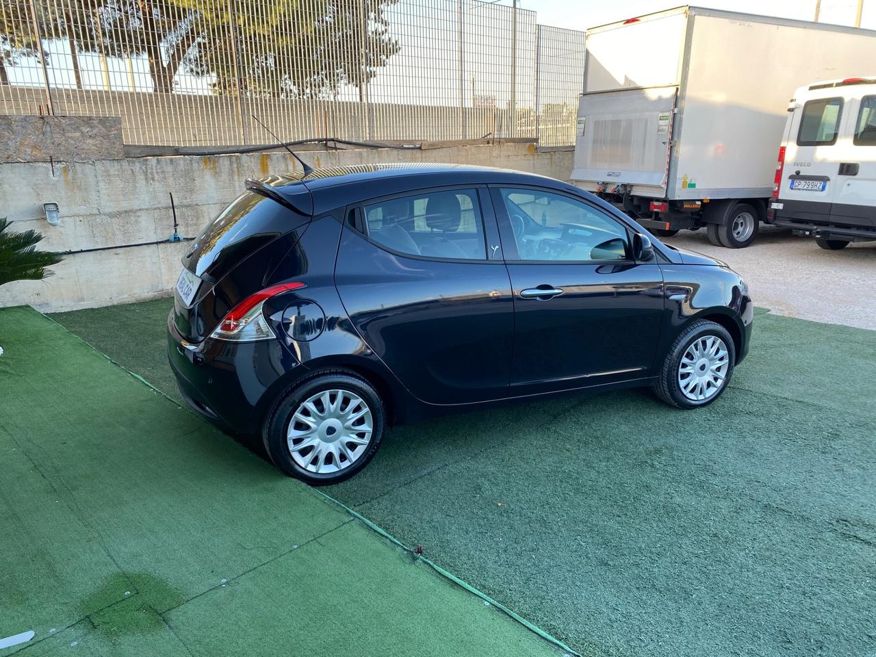 Lancia Ypsilon 1.2 benzina 5 Posti Neopatentati