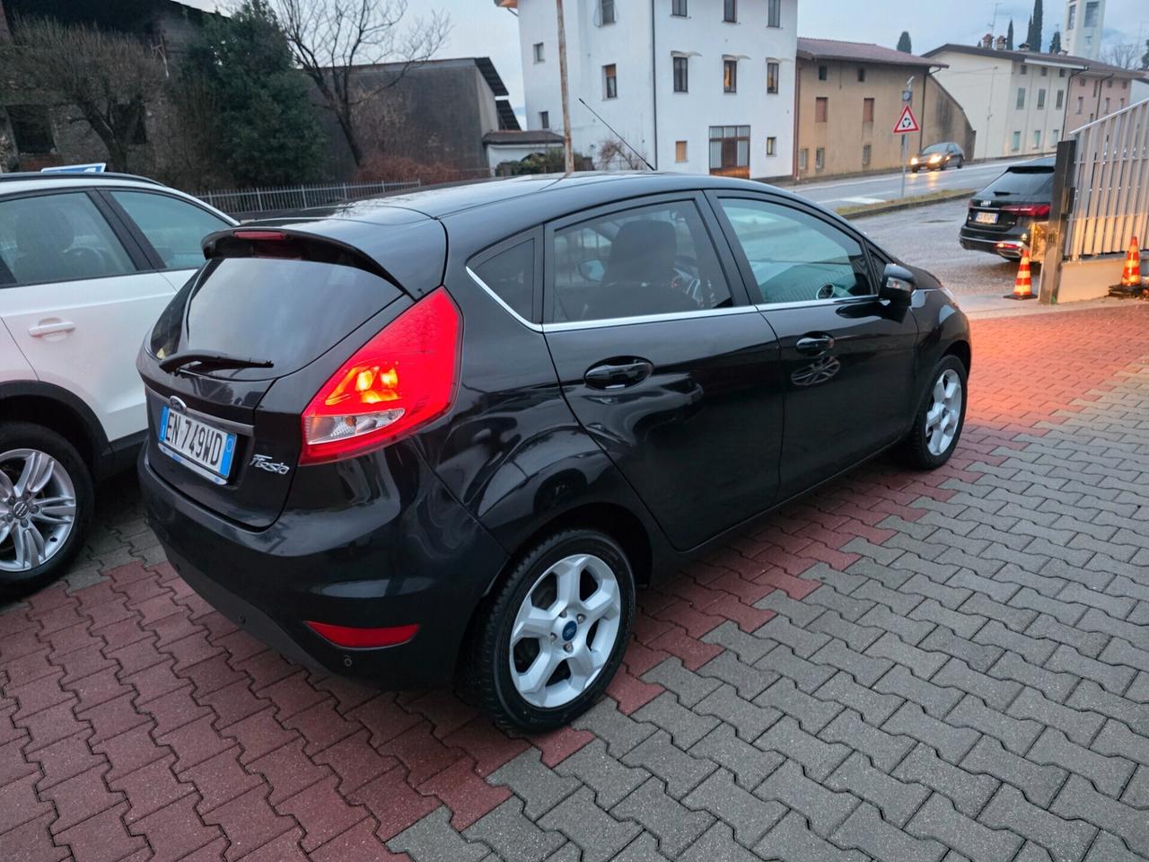 Ford Fiesta 1.2B unico proprietario garantita 12M