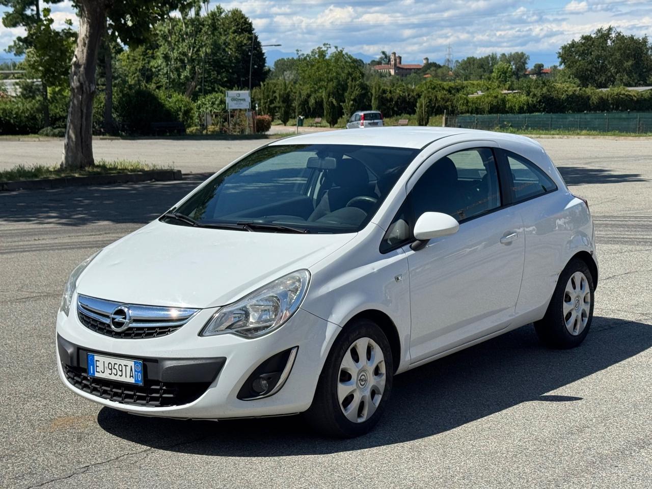 Opel Corsa 1.2 3 porte b-color