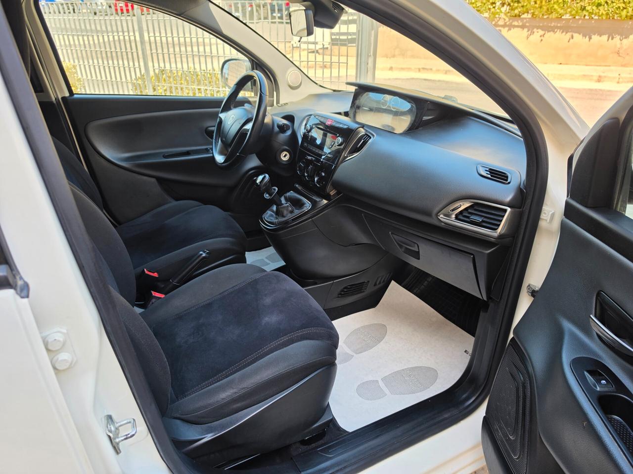 Lancia Ypsilon 1.2 69 CV 5 porte S&S Silver
