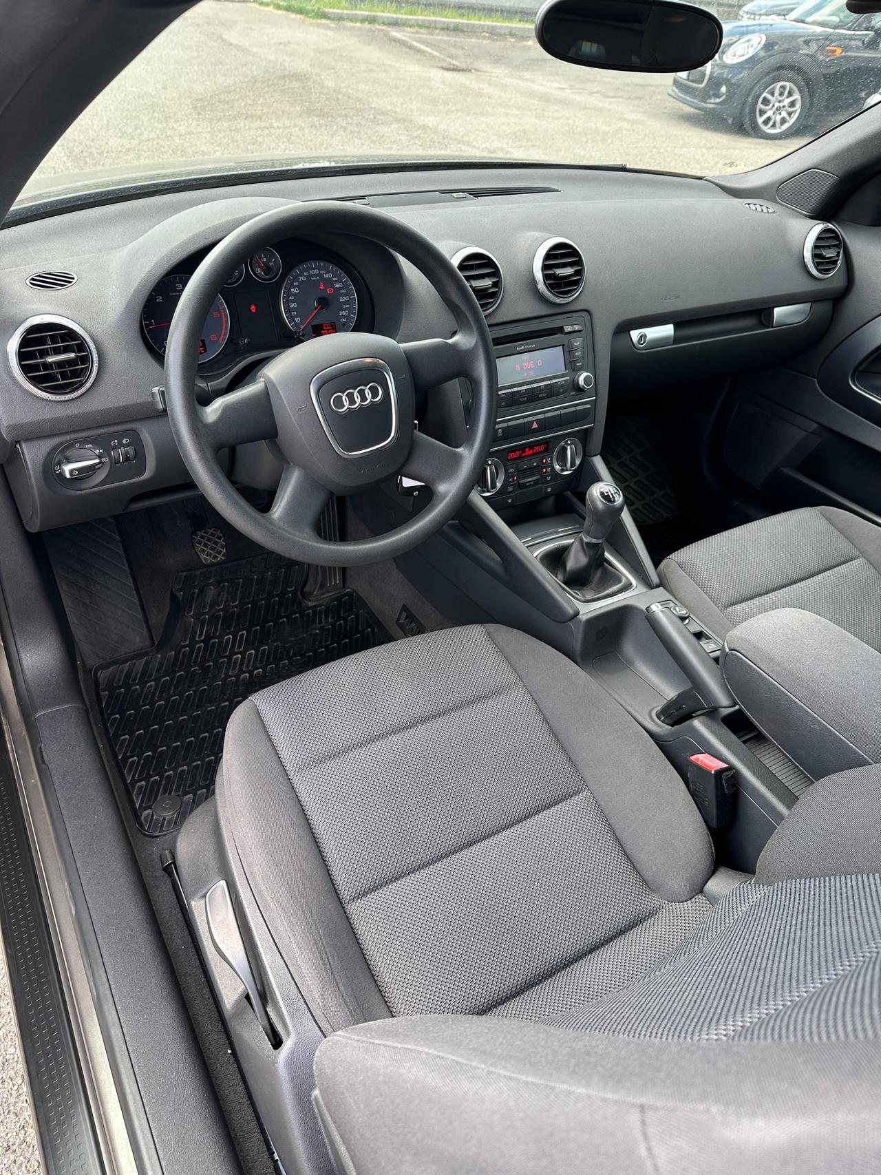 Audi A3 Cabrio 1.6 TDI 105 CV CR Attraction - 2012