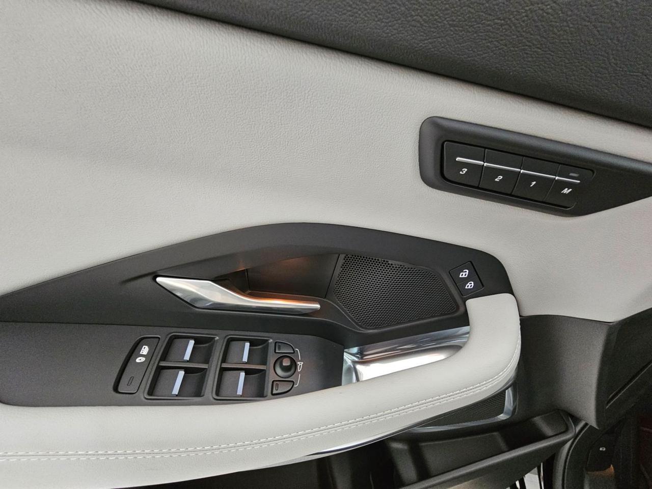 Jaguar E-Pace R-Dynamic SE Navi Camera Tetto C.20" LED BlackPack