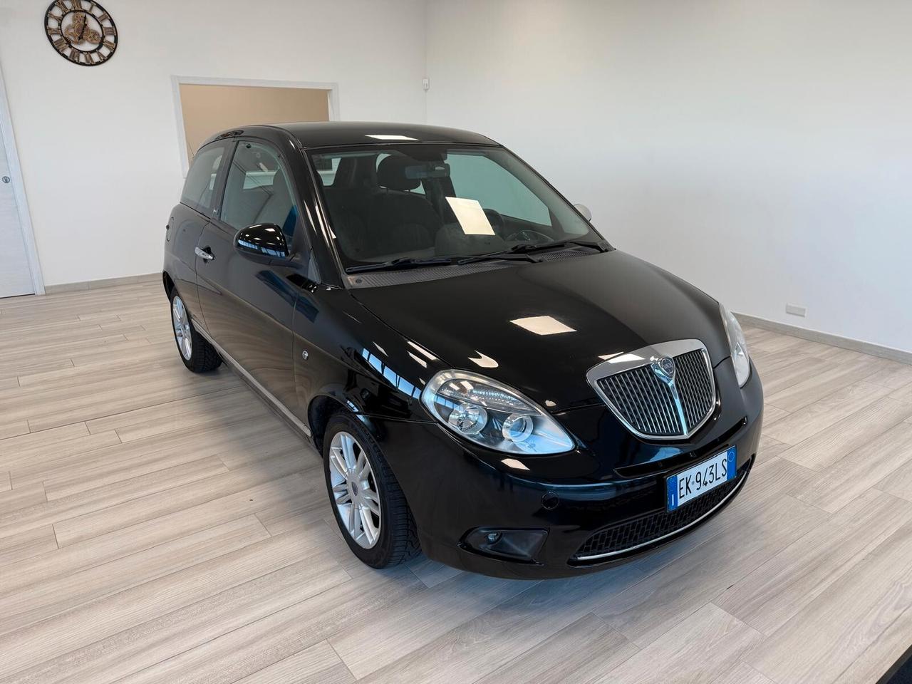 Lancia Ypsilon 1.2 69 CV Unyca