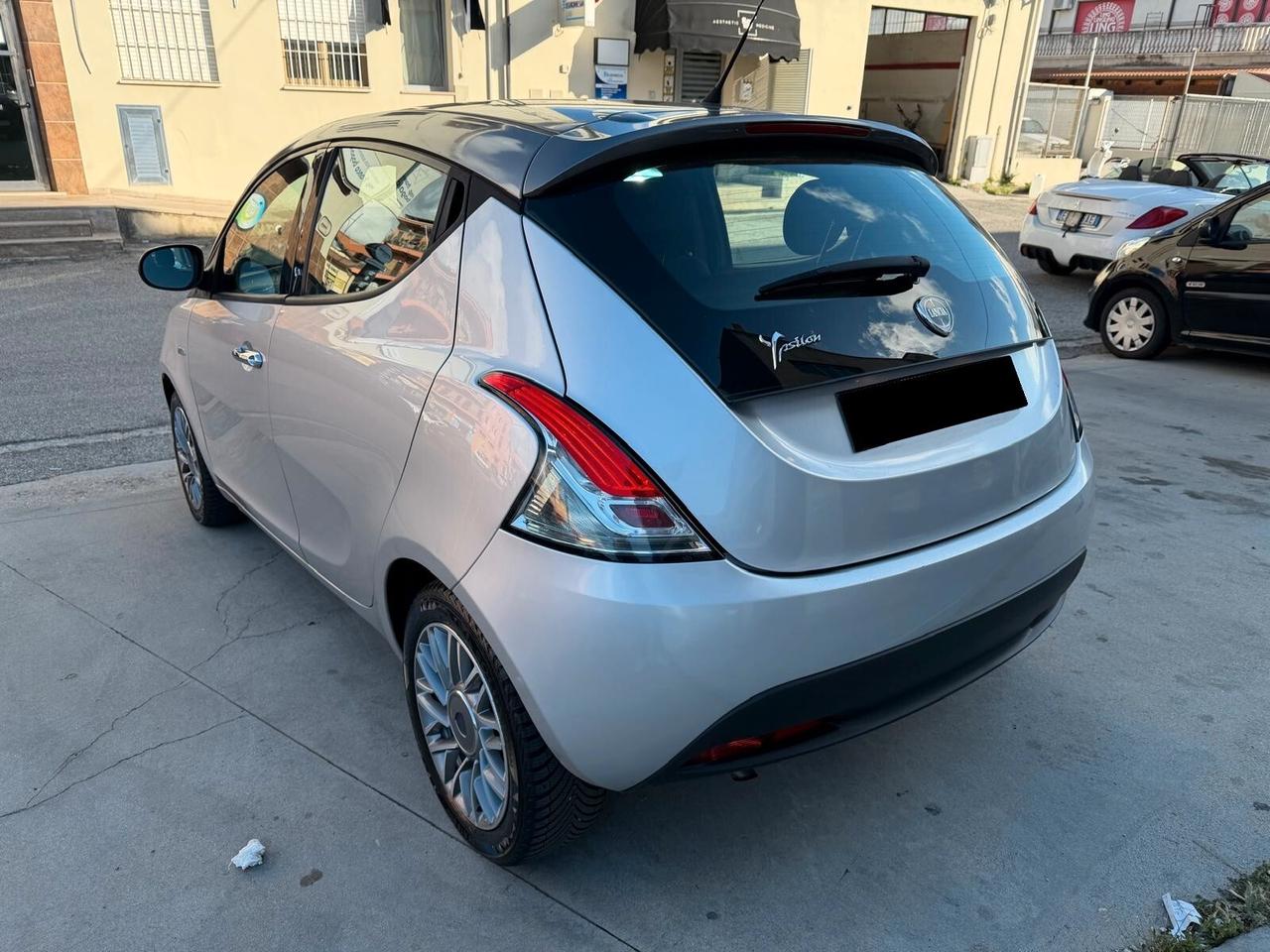 Lancia Ypsilon 0.9 TwinAir 85 CV 5 porte S&S Platinum