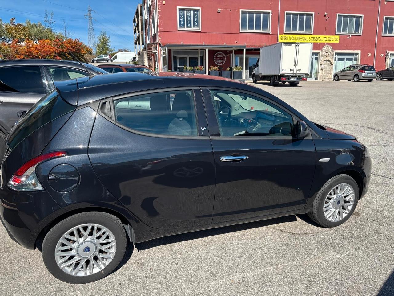 Lancia Ypsilon 1.2 69 CV 5 porte S&S Gold