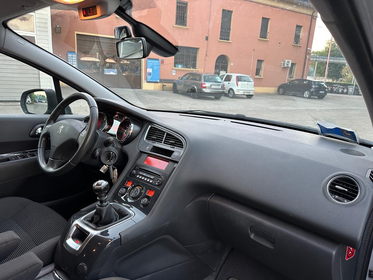 Peugeot 5008 1.6 HDi 112CV Business 5 posti