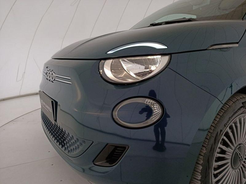 FIAT 500 LA NUOVA E Nuova Hatchback My23 La Nuova - 320 Berlina