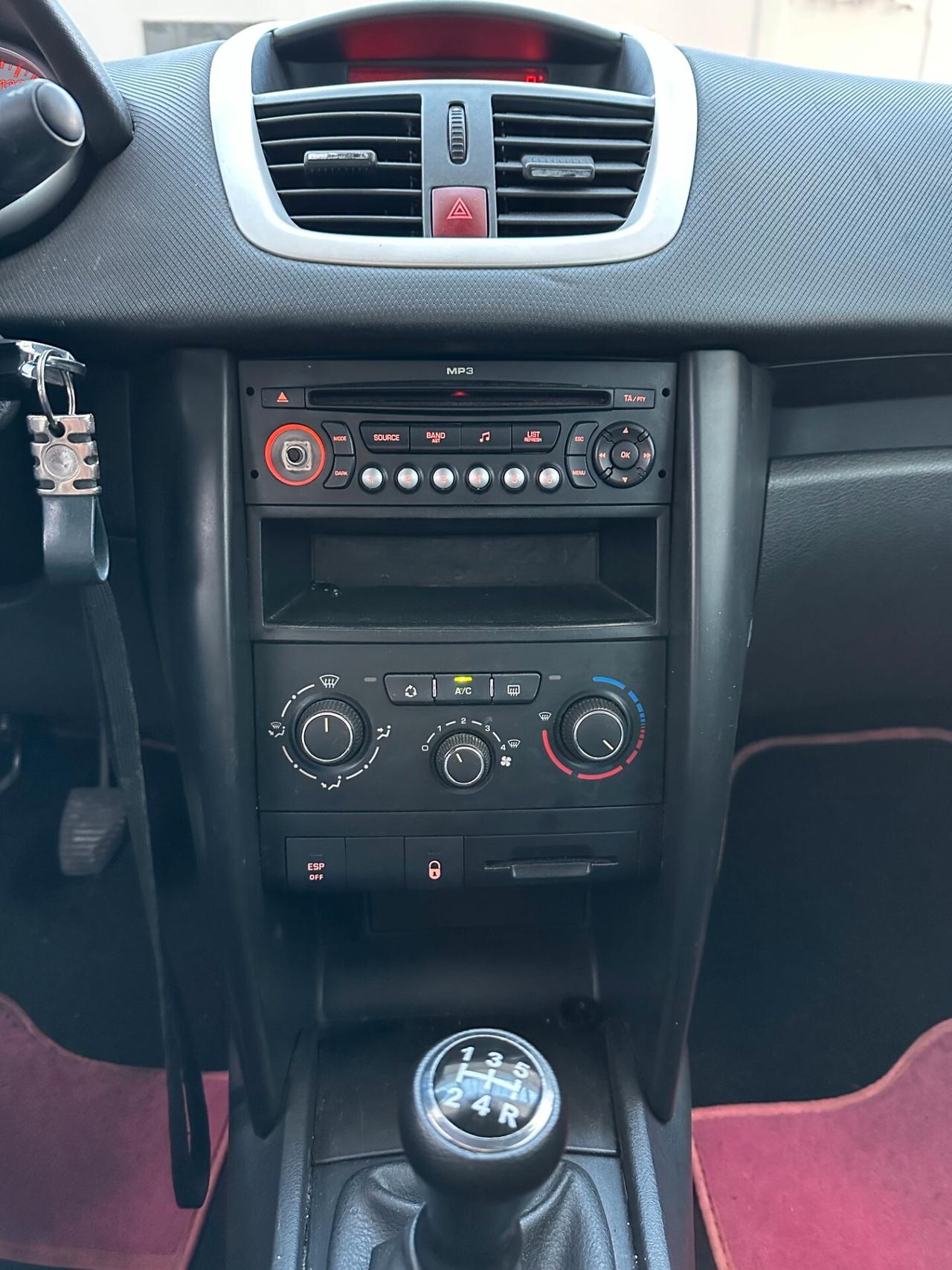 Peugeot 207 1.4 Benz, ott condiz general, euro 4. si meopat