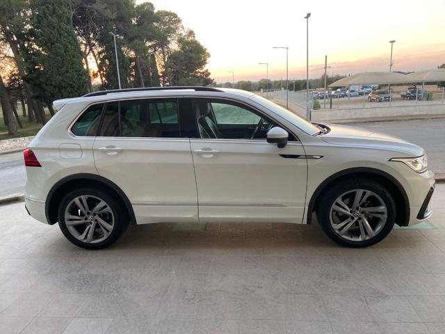 VOLKSWAGEN Tiguan 2.0 TDI 150 CV SCR DSG R-Line LUCI AMBIENTE