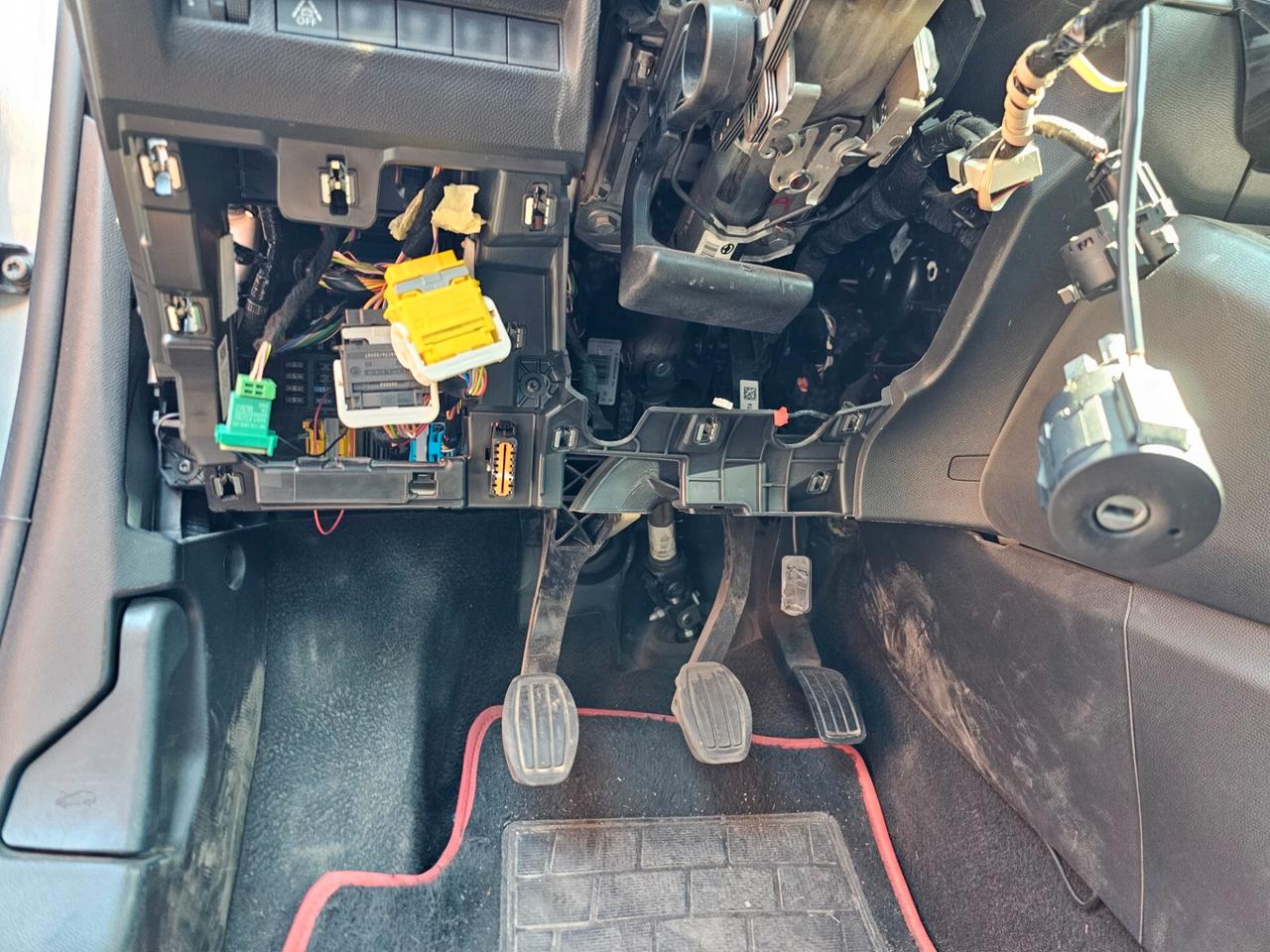 PROVENIENTE DA FURTO Peugeot 208 PureTech 75 Active