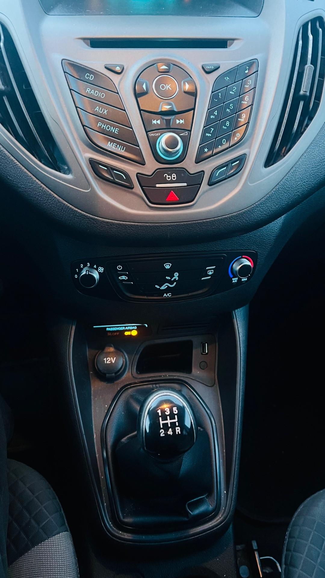 Ford Tourneo Courier 1.5 TDCI 95 CV Titanium