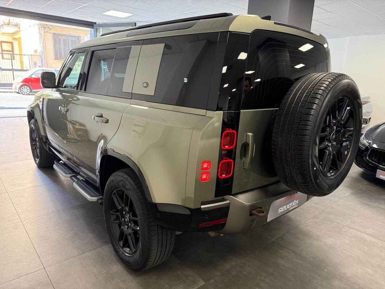 Land Rover Defender 110 3.0D I6 200 CV AWD Auto X-Dynamic S