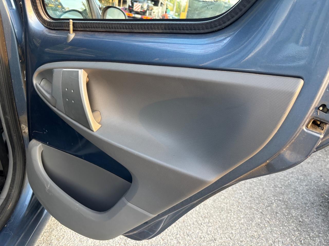 Toyota Aygo 1.0 5 porte Sol OK NEOPATENTATI