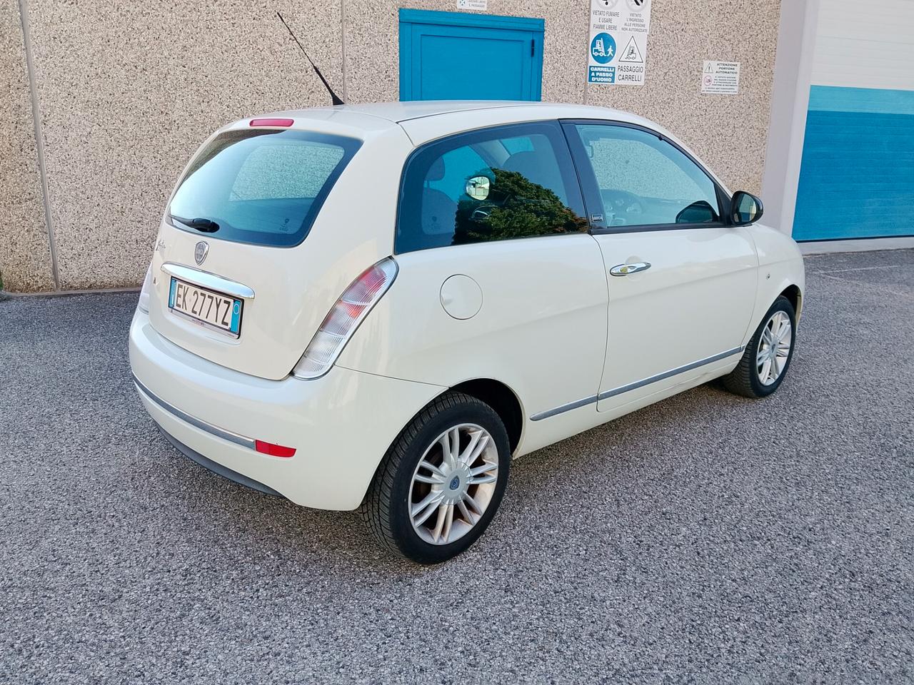 Lancia Ypsilon 1.2 69 CV Unyca - POCHI KM