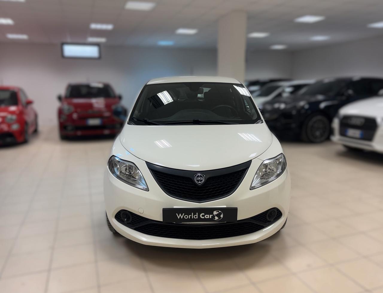 Lancia Ypsilon 1.0 FireFly 5 porte S&S Hybrid Ecochic Silver