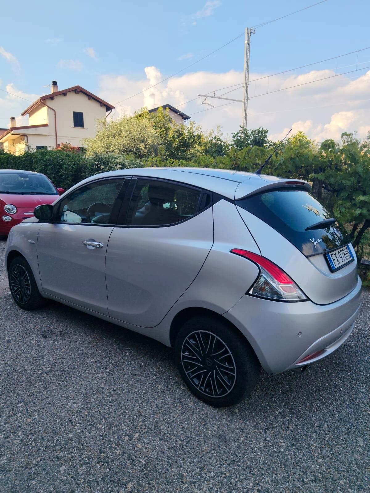 Lancia Ypsilon 1.2 69 CV 5 porte S&S Platinum