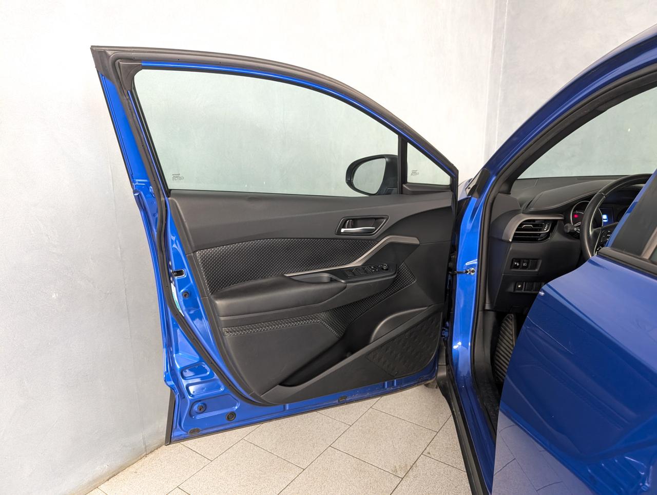 Toyota C-HR 1.8 Hybrid e-cvt Active