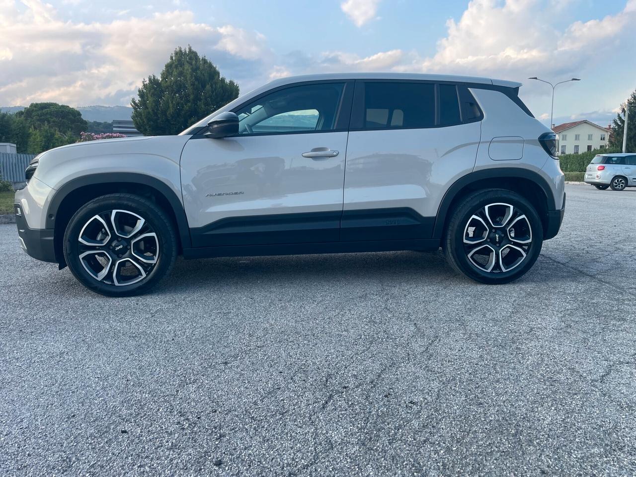 Jeep Avenger 1.2 Turbo 100 CV Summit si neopatenati