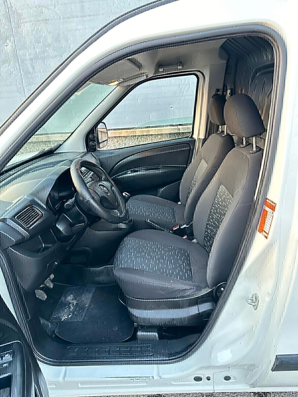 OPEL COMBO ANNO 2017 PRONTO ALL'USO! SUPER PREZZO!