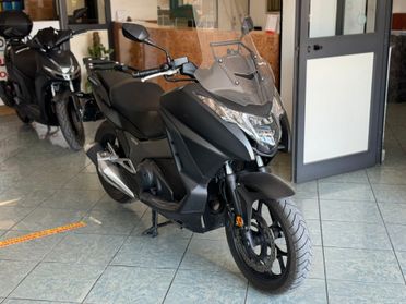 Honda Integra 750 SPORT
