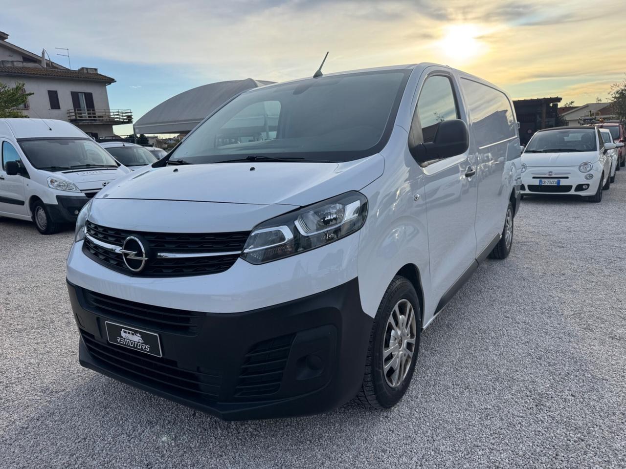 Opel Vivaro passo lungo trasporto farmaci HACCP
