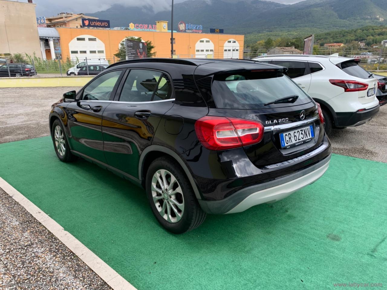 MERCEDES-BENZ GLA 200 CDI Premium - 2015