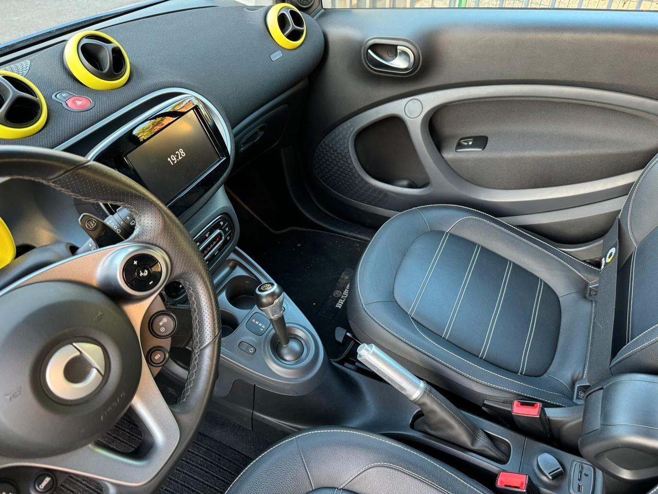 Smart ForTwo 90 0.9 Turbo twinamic Urbanrunner taylor made asphalthgold full