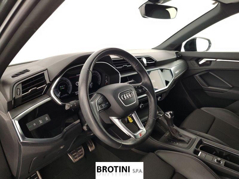 Audi Q3 Sportback 45 TFSI e S tronic Identity Black