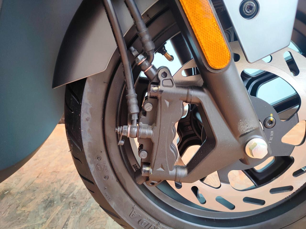 Nmoto NCF S : l'e-scooter che ti porta anche in autostrada