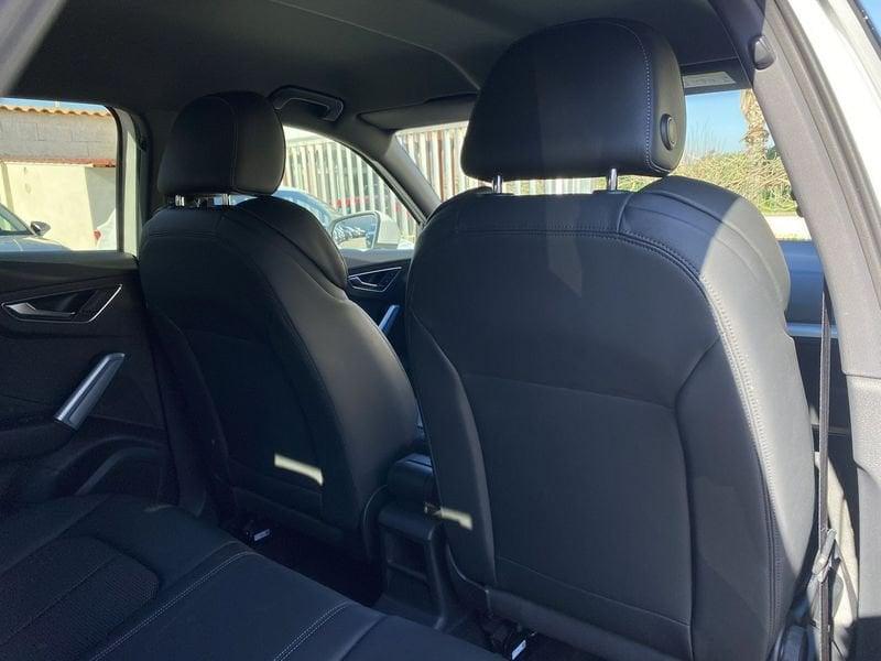 Audi Q2 S Line interno ed esterno 2.0 TDI 150CV s-tronic 35