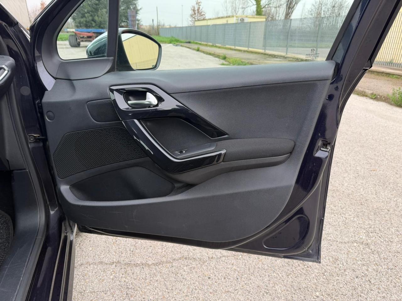 Peugeot 208 PureTech Allure GARANZIA 12 m