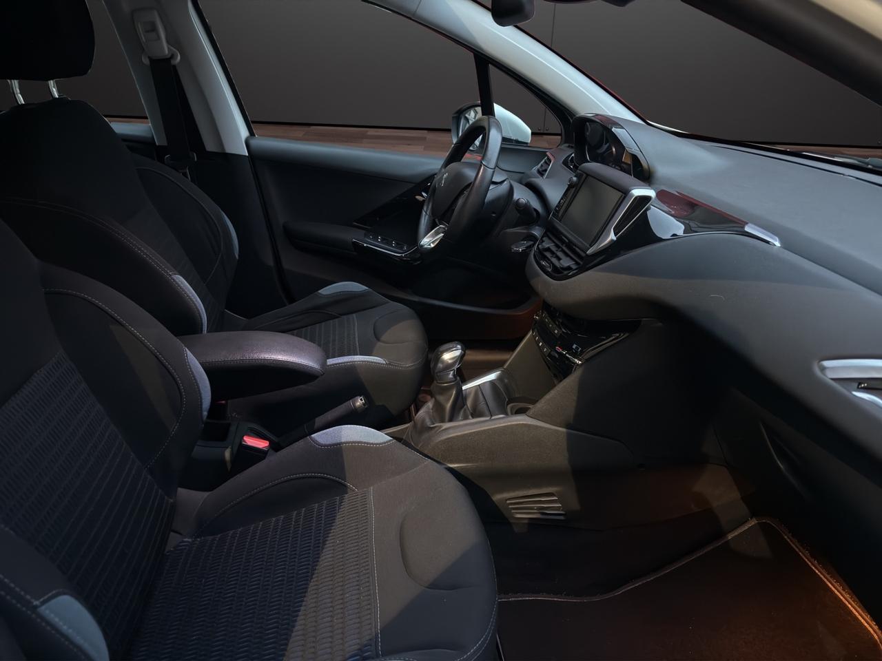 Peugeot 208 1.4 HDi 68 CV 5 porte Allure