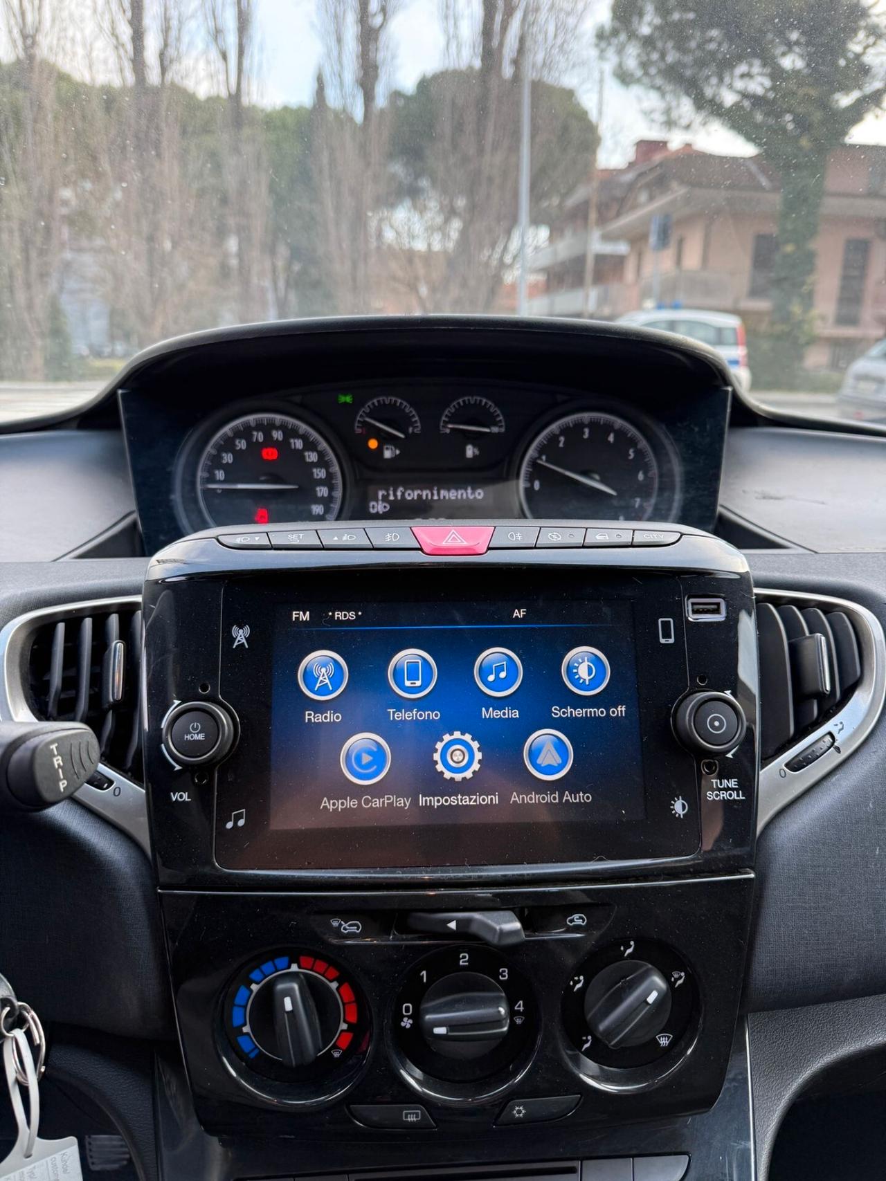 Lancia Ypsilon 1.0 FireFly 5 porte S&S Hybrid Ecochic Gold NESSUN VINCOLO