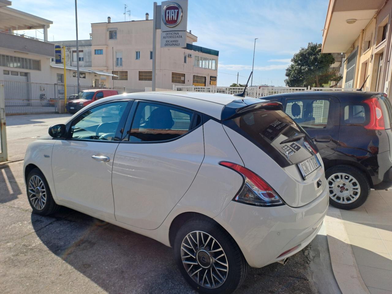 Lancia Ypsilon 1.0 FireFly 5 porte S&S Hybrid Gold