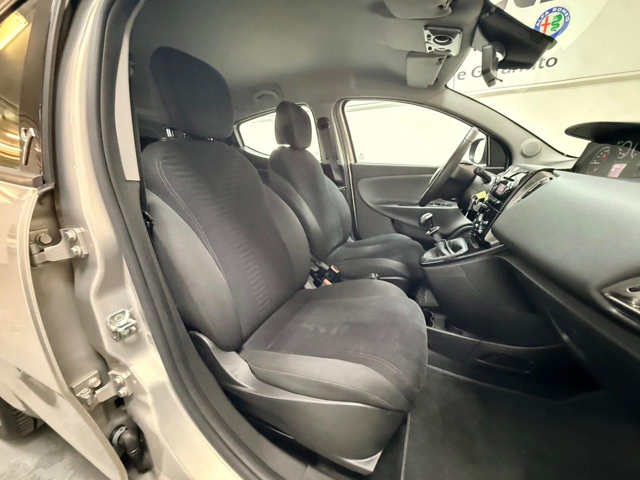 Lancia Ypsilon 1.2 69 CV 5 porte Silver 05/2014 Neopatentati